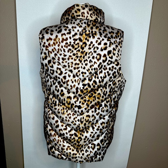 Light weight Chevron leopard puffer vest - Picture 4 of 6